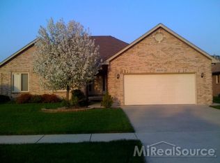 48690 Southway Dr, Macomb, MI 48044