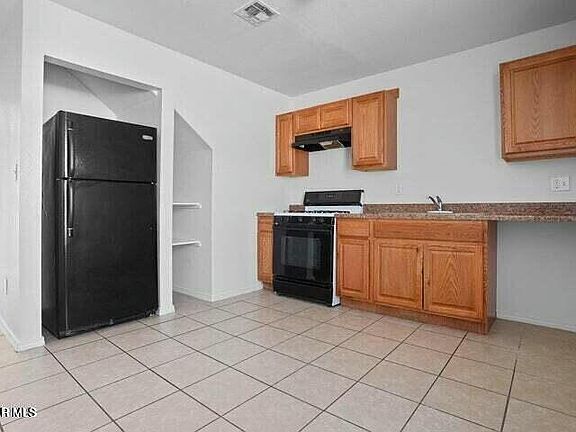 4th image of 3908 Lincoln Ave #B