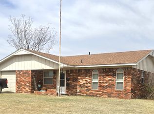 402 W Cherry St, Fairview, OK 73737