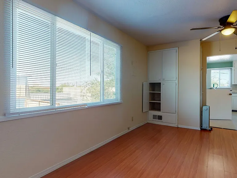 404 Prospect Ave NE — Photo 9