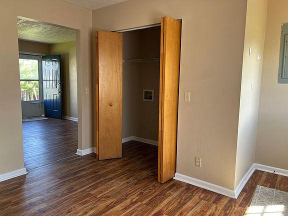 4th image of 1719 Lynn Dr #17