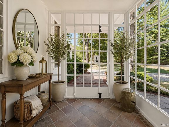 4th image of 433 Arcady Road