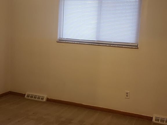 2nd image of 2106 Oak St