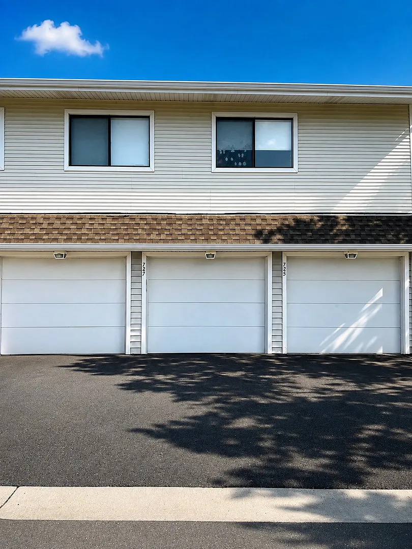 2 bed, 1.5 bath, 1400 sqft, $2,250 — Photo 3