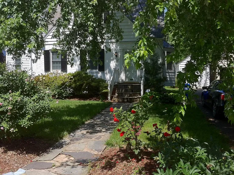 108 N Brook Ln — Photo 2