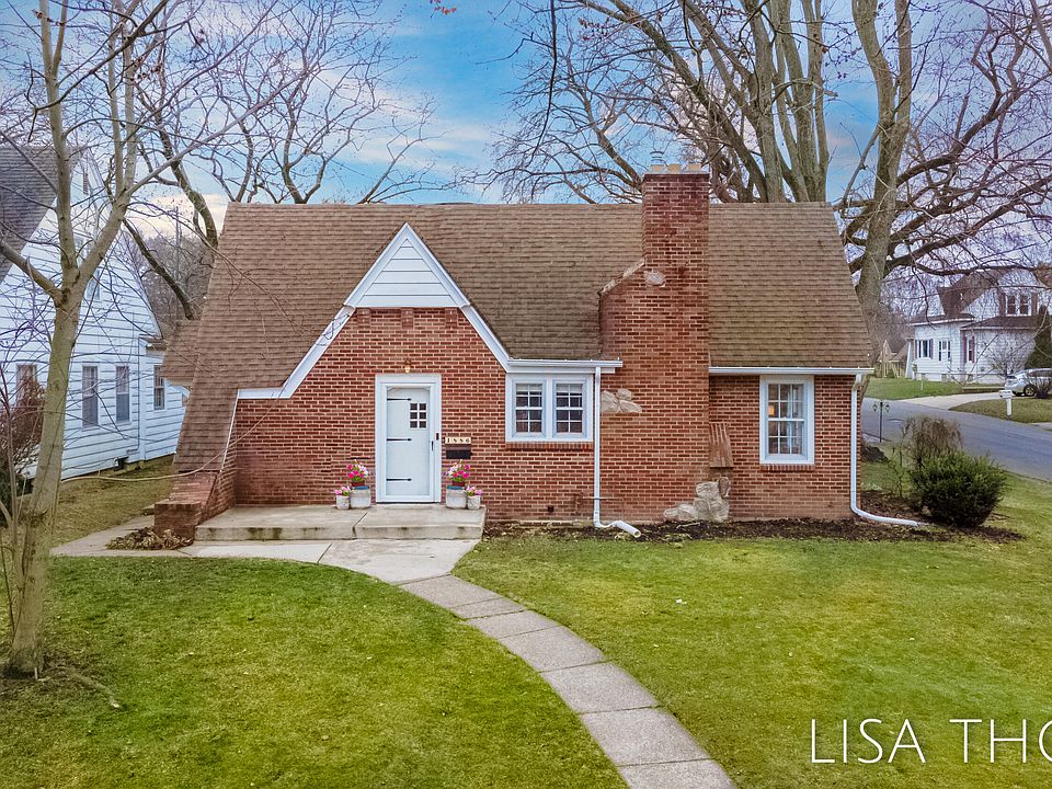 1st image of 1886 Hillmount St NW