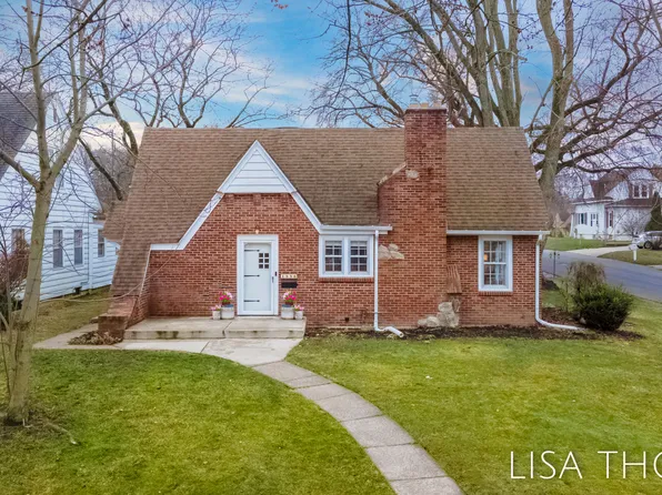 1886 Hillmount St NW, Grand Rapids, MI 49504