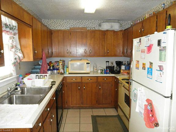 MEREDITH-KITCHEN