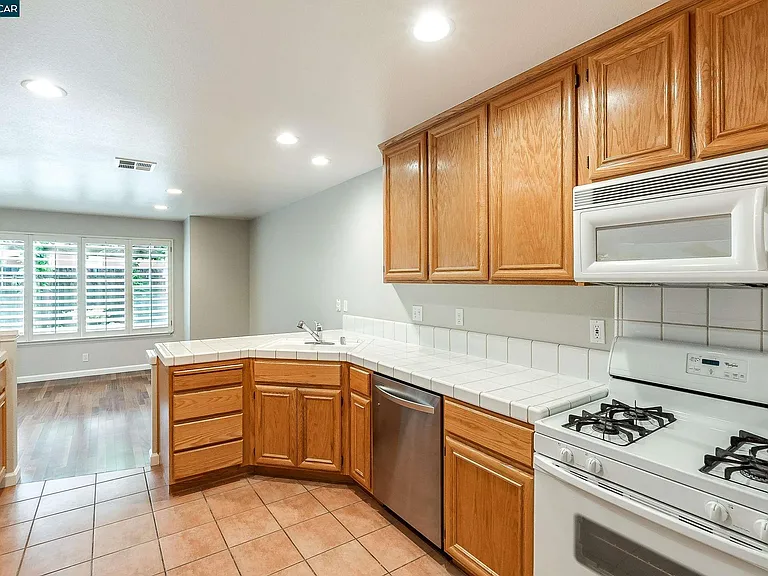 435 Regal Lily Ln — Photo 15
