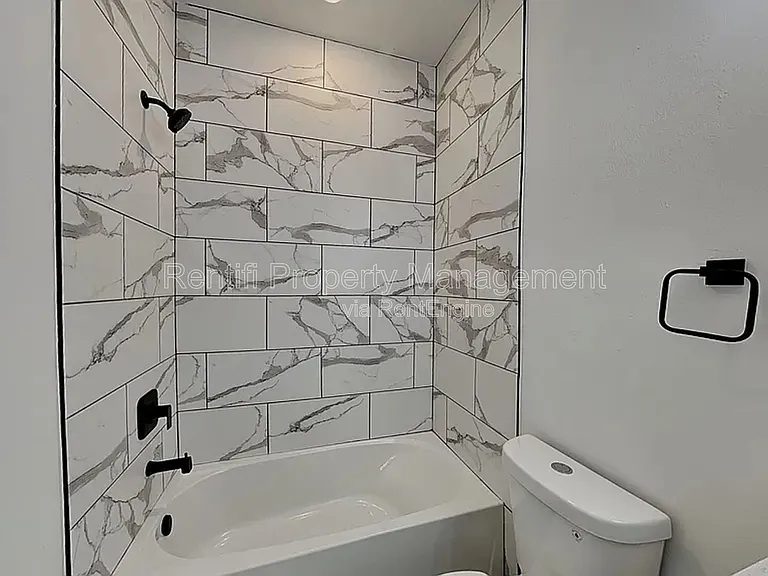 558 Nimitz Blvd — Photo 5