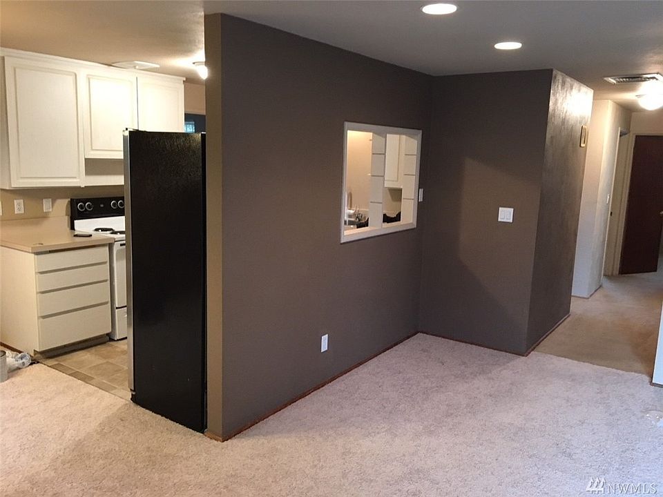 2nd image of 1355 Lenore Dr