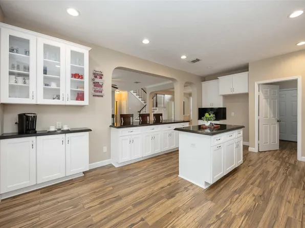 5498 Appleblossom Ln, Friendswood, TX 77546