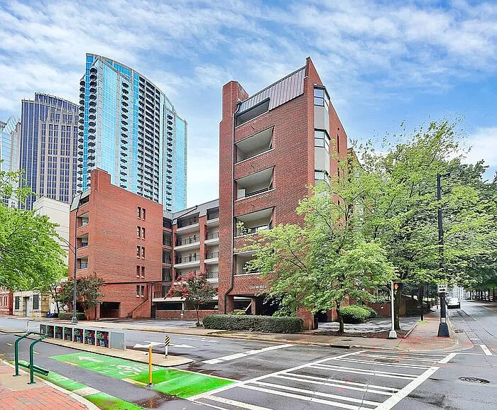 2 bed, 2.0 bath, 898 sqft, $1,795 — Photo 1