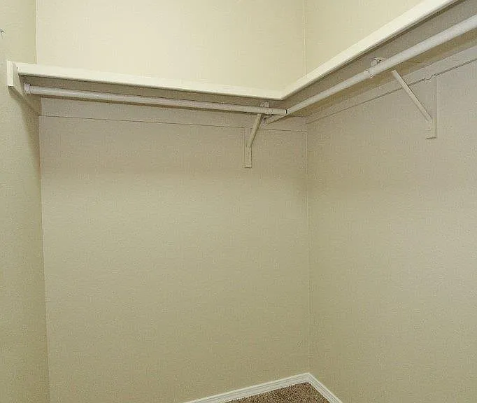 6153 N Portsmouth Ave — Photo 2