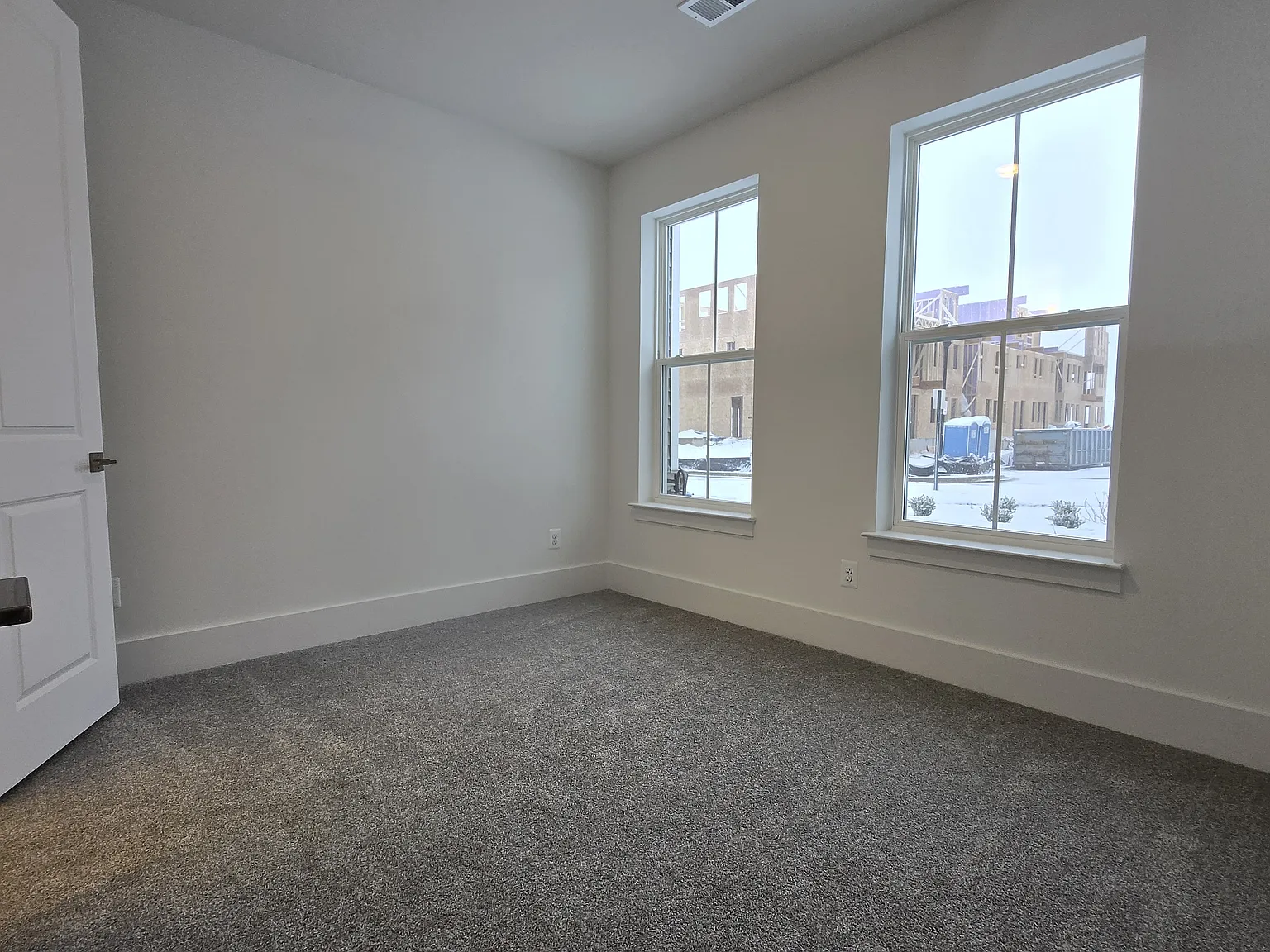 4 bed, 3.5 bath, 2011 sqft, $3,100 — Photo 2