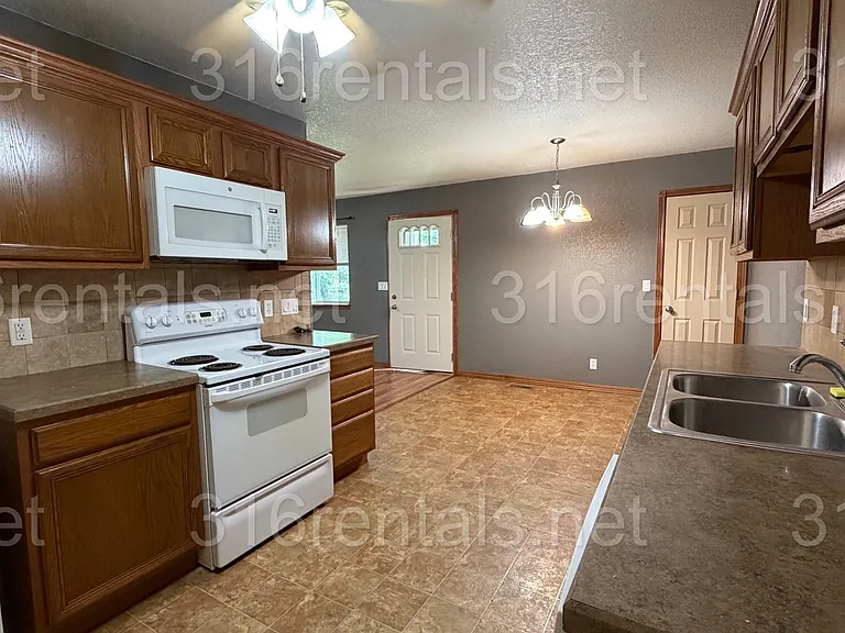 421 E 15th Ave — Photo 5