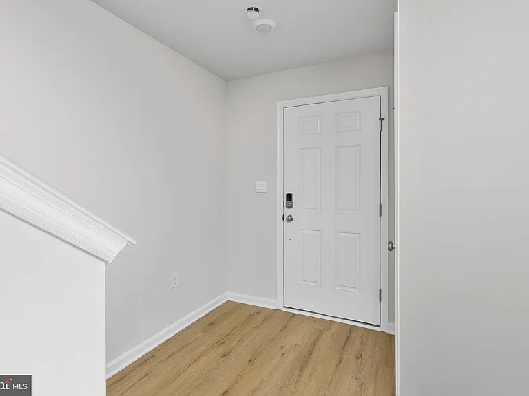 107 Clinton St — Photo 5