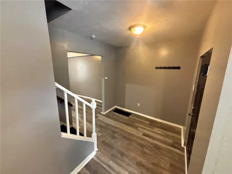 335 Cedarhurst St — Photo 5