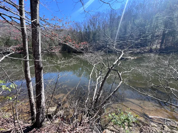 9911 Cliffs Edge Rd, East Bernstadt, KY 40729