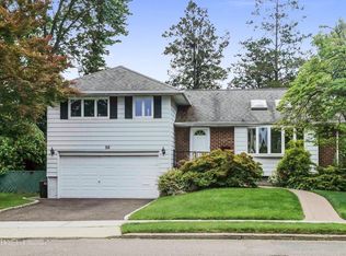 35 Parkway Dr, Syosset, NY 11791