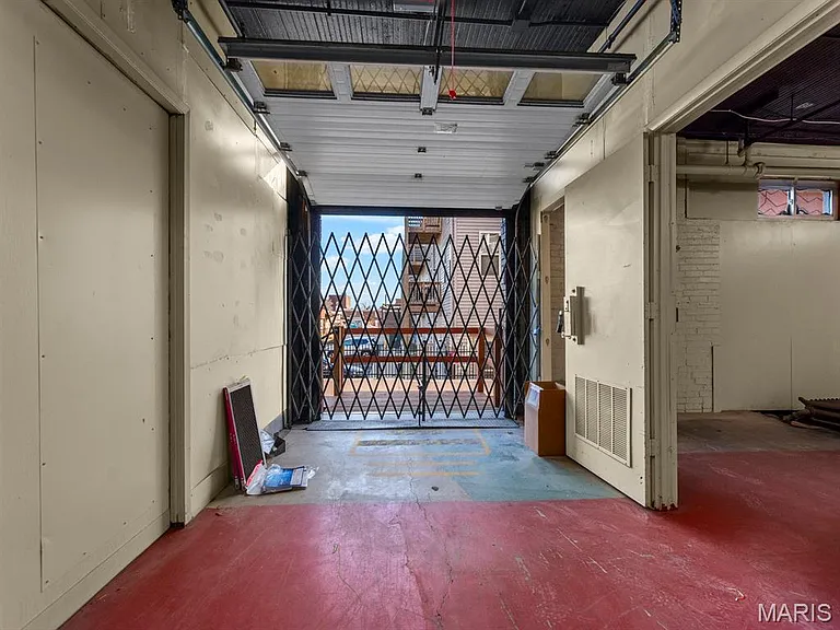 1007 Russell Blvd — Photo 12