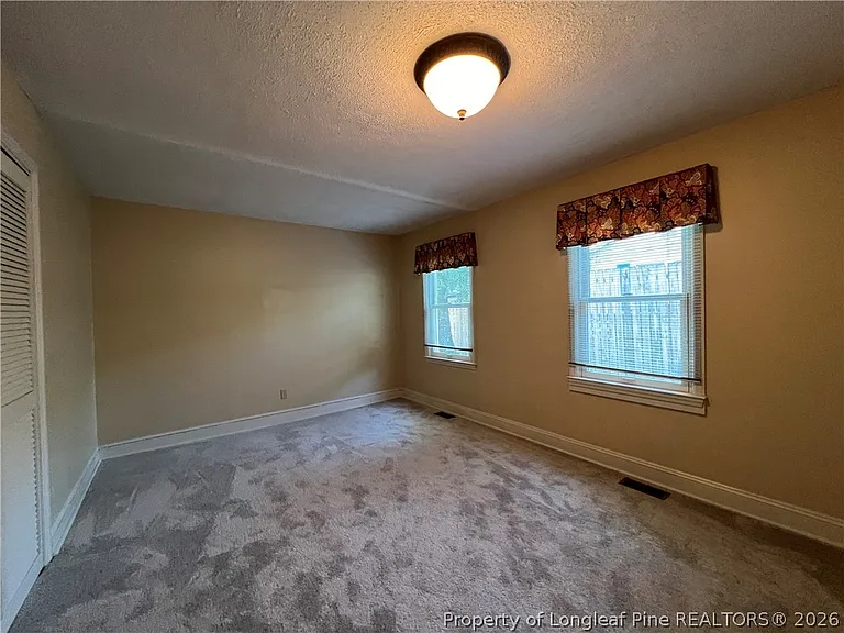 211 Ellington St — Photo 4