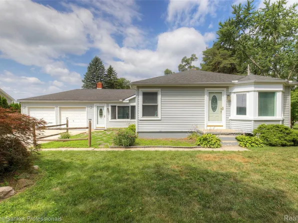 2139 Jones Rd, Waterford, MI 48327