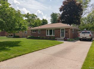 405 Crystal St, Milford, MI 48381