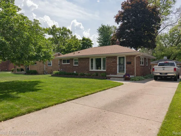 405 Crystal St, Milford, MI 48381