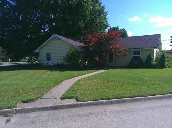 1201 W 10th St, Chanute, KS 66720