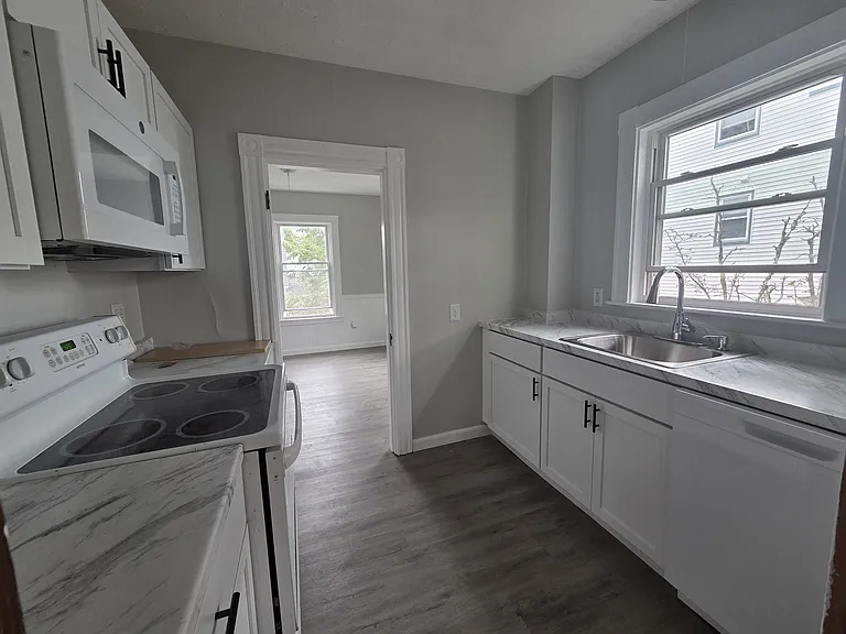 147-149 Essex St #2 — Photo 2