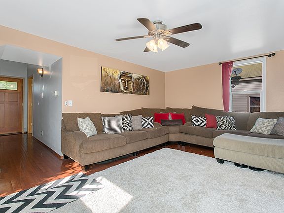 2nd image of 126 D St SE