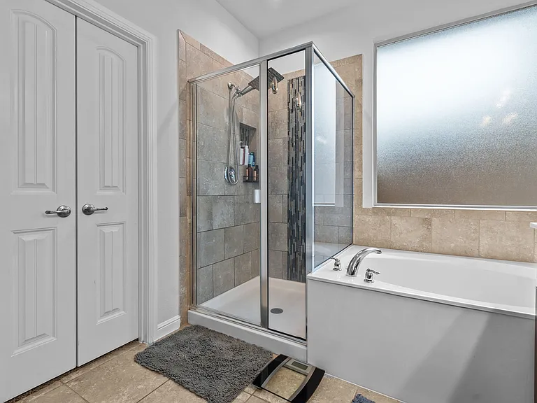 9108 Golden Hollow Ln — Photo 28