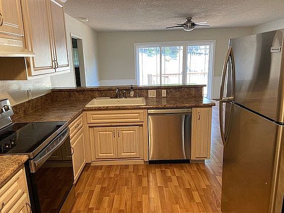 2nd image of 1402 Overland Dr