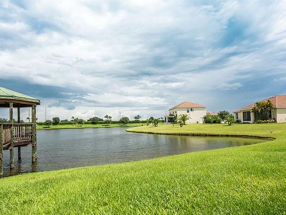 4th image of 611 Carriage Lake Way