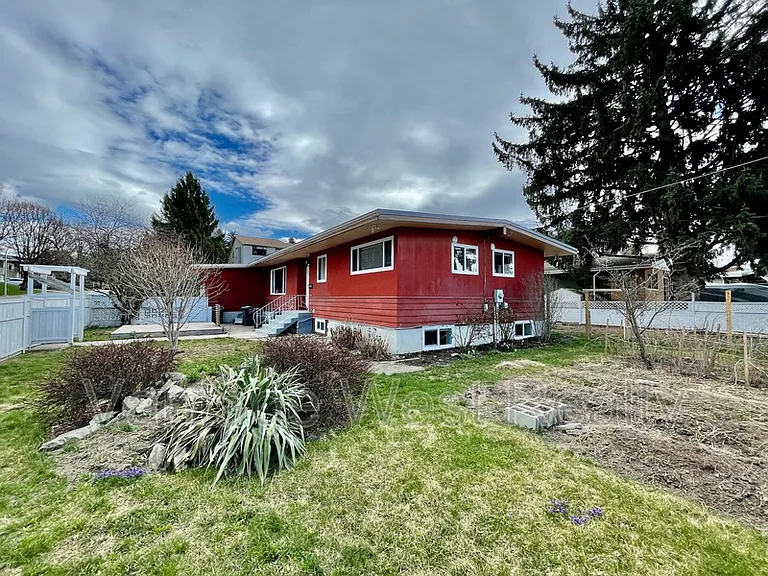 1319 Kelglen Cres #A — Photo 39