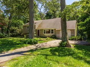 58 Woodlawn Ave, Oakdale, NY 11769