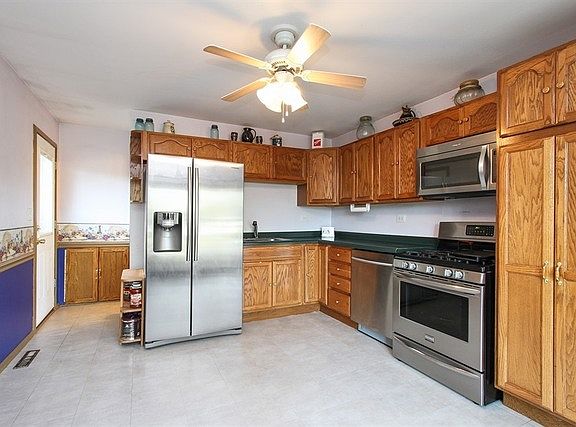 3rd image of 1006 Barberry Ln