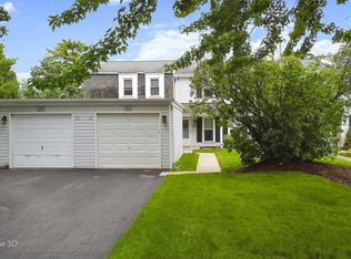 160 Andover Dr, Roselle, IL 60172