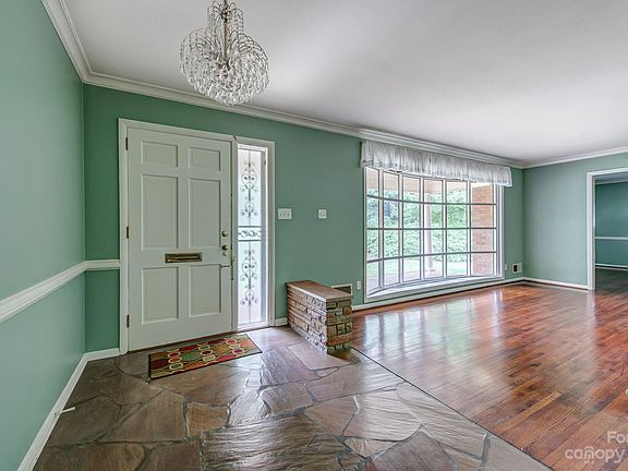 3rd image of 423 Manning Dr