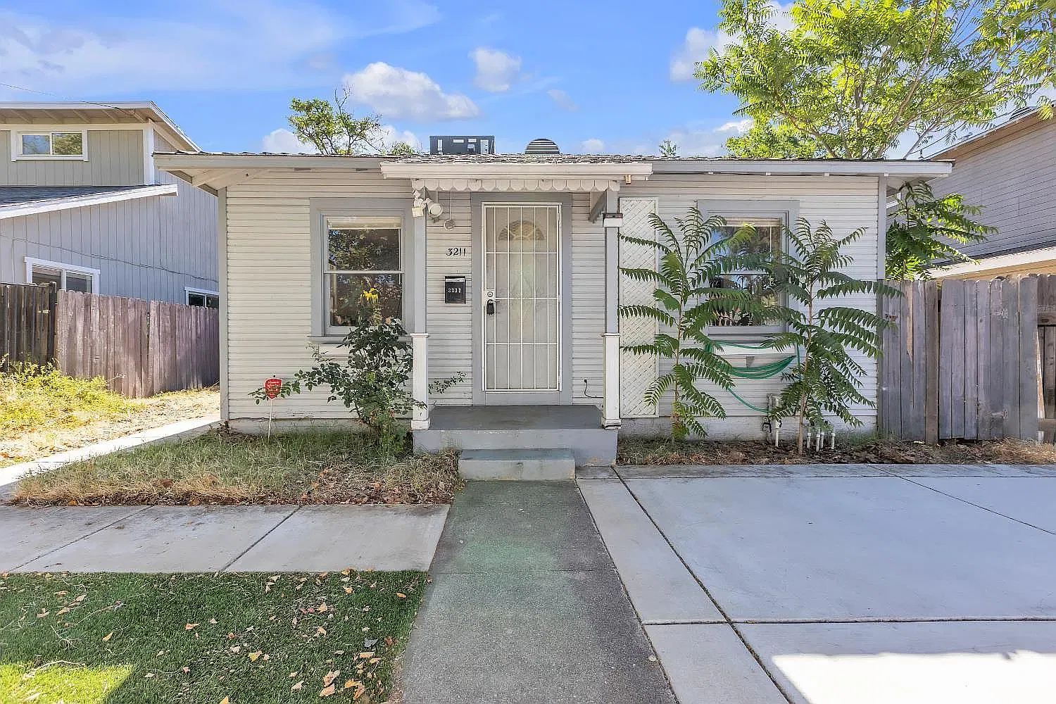 2 bed, 756 sqft, $2,400 — Photo 1