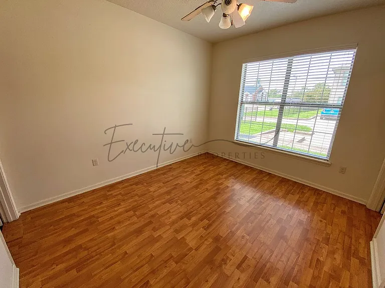 311 E Hale St — Photo 14