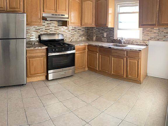 4th image of 957 E 241st St #2R
