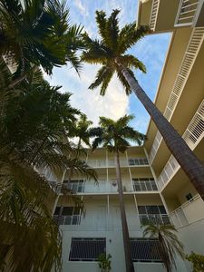 10001 W Bay Harbor Dr APT 404, Bay Harbor Islands, FL, 33154