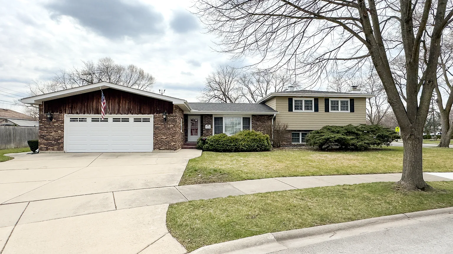 223 E Gladys Ave photo 1