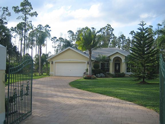 Electric Gate/patio pavered driveway