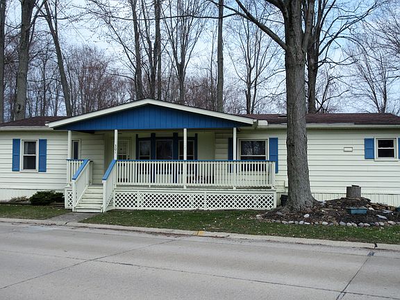 5th image of 301 Ashwood Dr