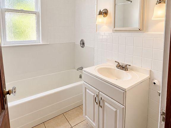 5th image of 60 Gorham Ave #1
