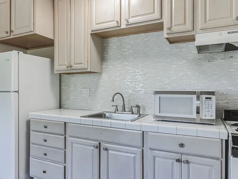 588 E. Mel Avenue - Hermosa Palms — Photo 22