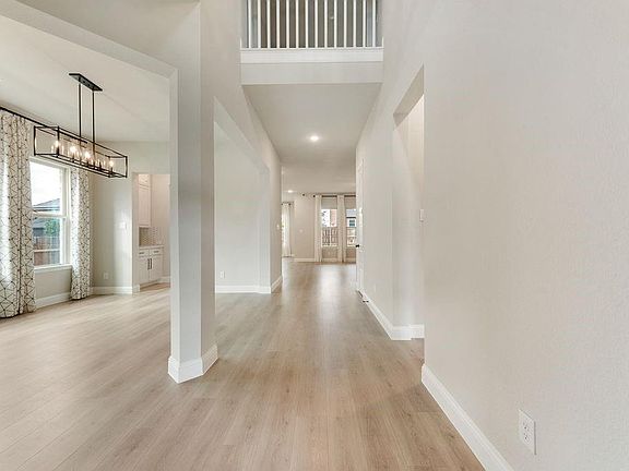 3rd image of 3212 Hidden Valley Dr